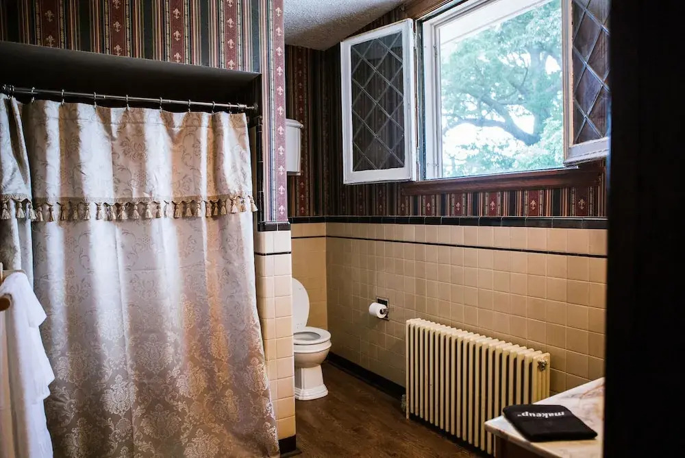 Brownsville Road House Bed & Breakfast