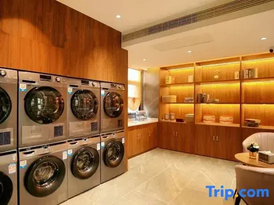 Homeinn Plus Hotel (Xianning Yinquan Avenue Tonghui Plaza)