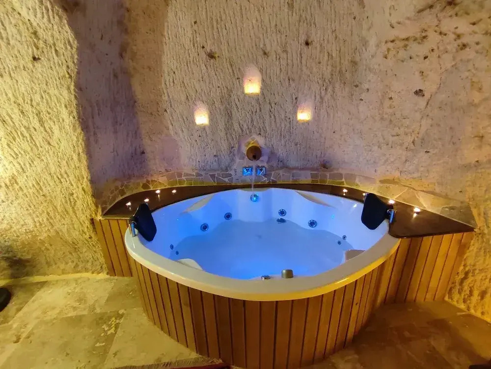 Euphoria Cave House