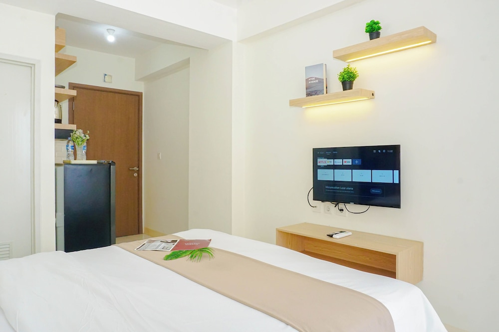 Homelike And Minimalist Studio At Apartment Podomoro Golf View