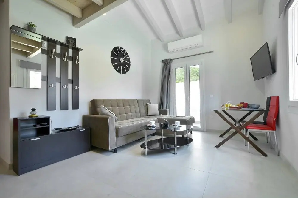 Villa Bratou Terra Sleeps 2 with Garden