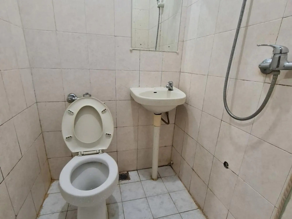 Reddoorz Plus Near Mall Nagoya Hill Batam 4