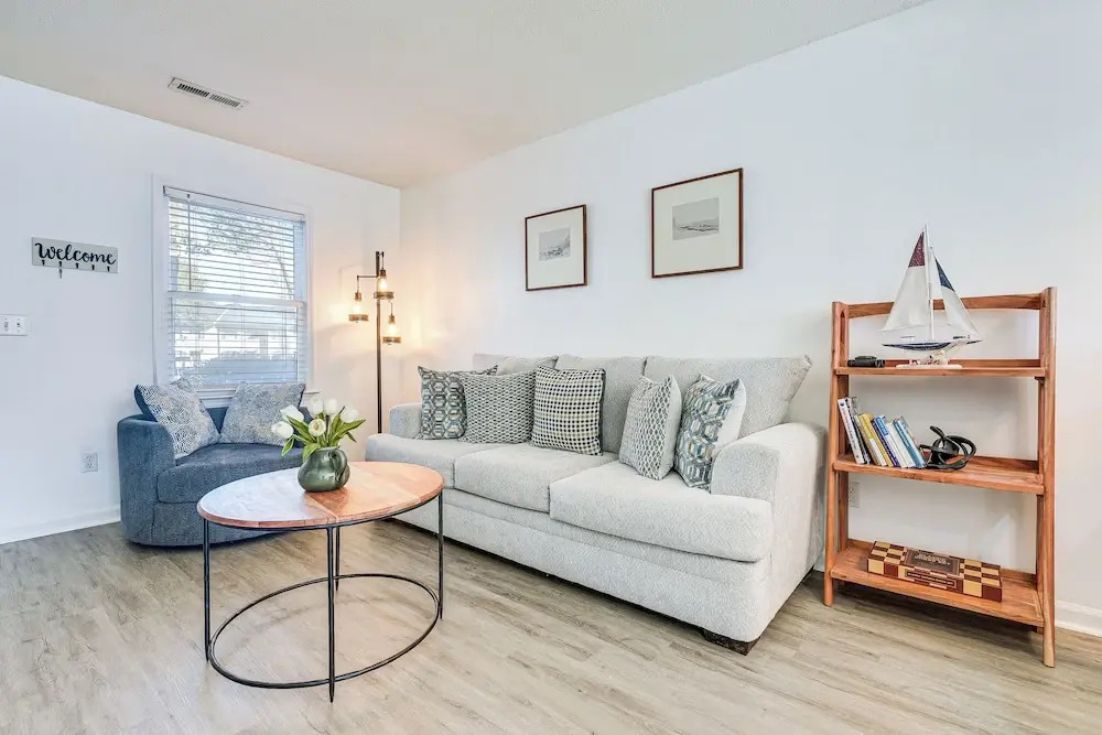 1 Mi to Beach: Cozy Grand Strand Townhome!