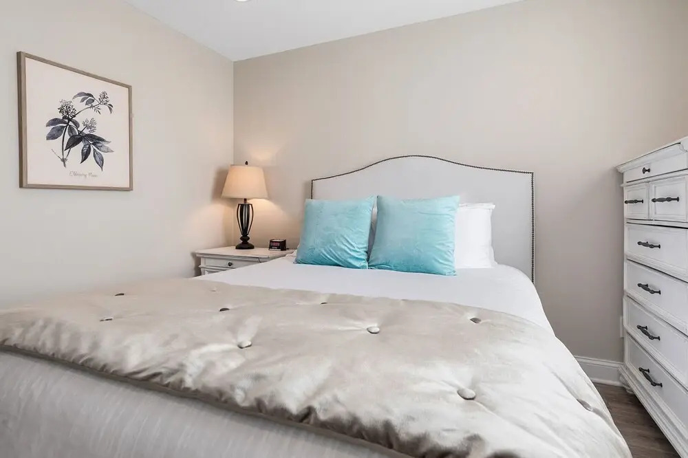 539 Bay St. Lake View Condo Unit 203E
