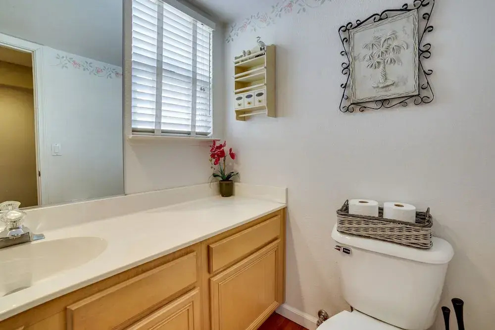 1 Mi to Downtown Reno: Spacious Home w/ Deck!