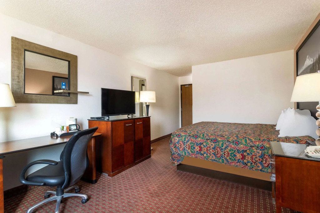 Super 8 by Wyndham Pendleton