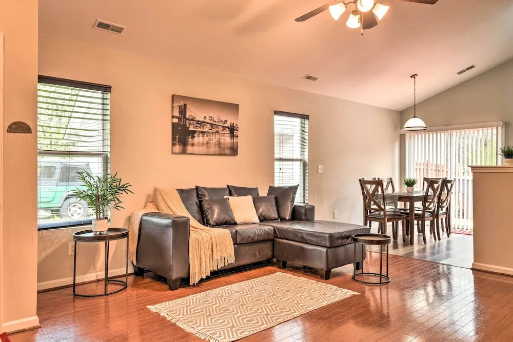 Pet-friendly Retreat w/ Yard: ~ 8 Mi to Downtown!
