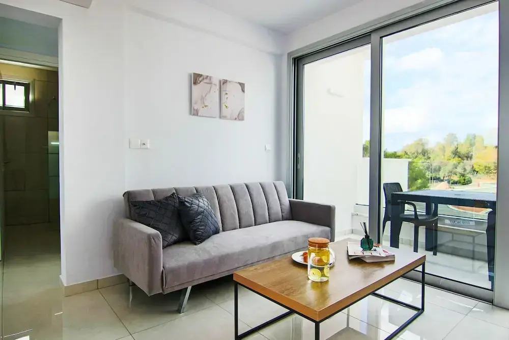 Phaedrus Living: Seaside Executive Flat Harbour 204