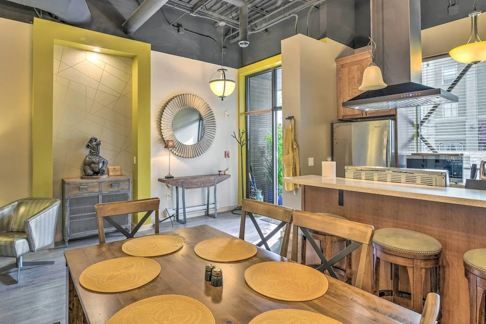 Modern Downtown Apt - Walk to Parks + Cafes!