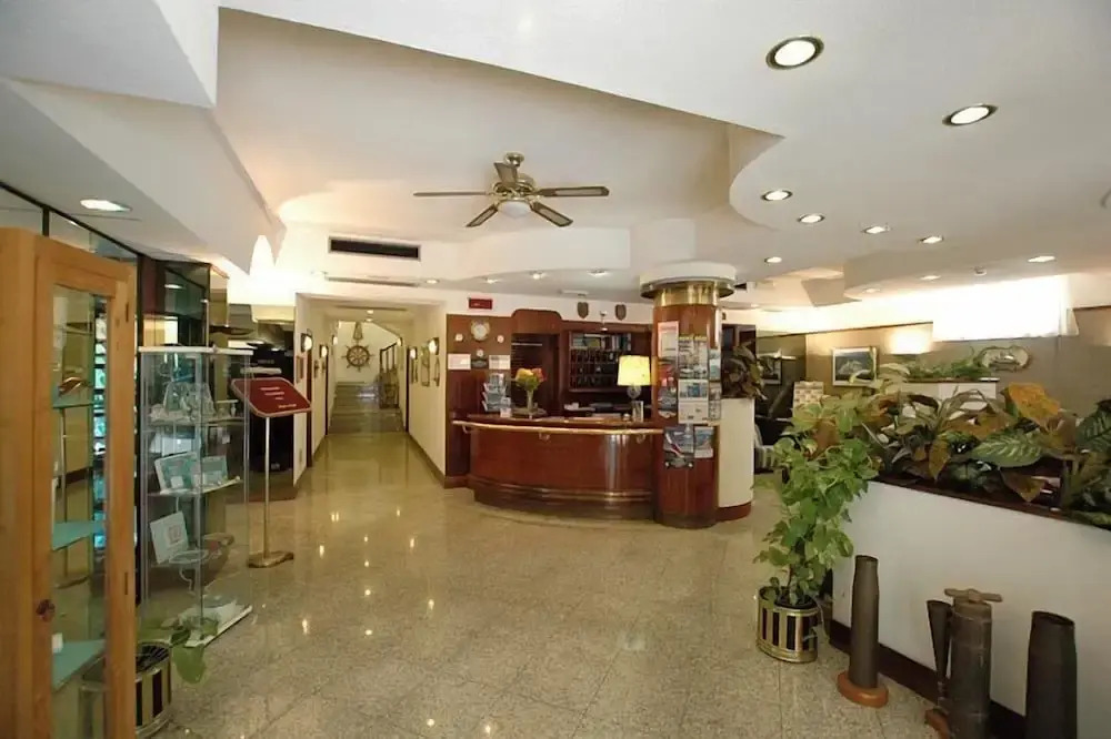 Hotel Crystal