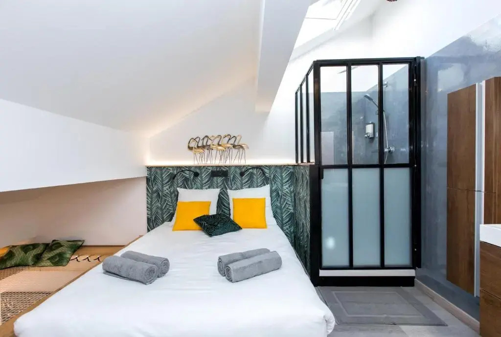 Duplex : Plage 300m, Clim, Netflix