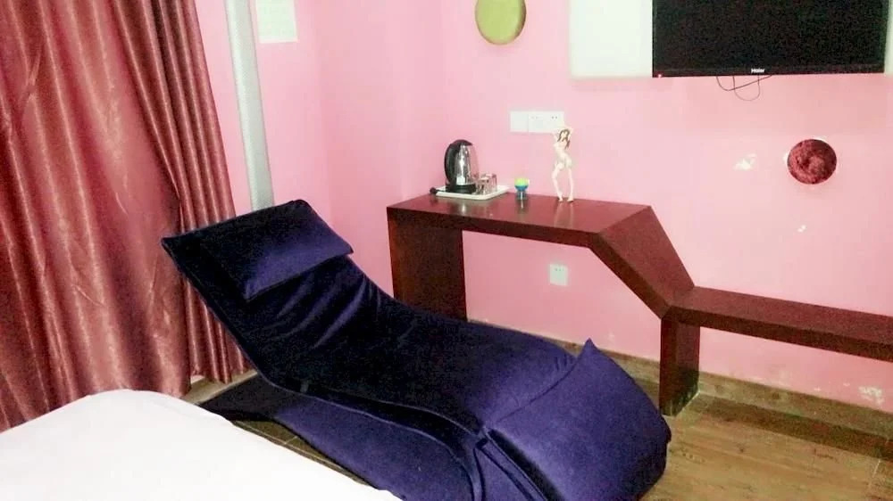 Aike 100 Chain Hotel Time of Love Theme Hotel