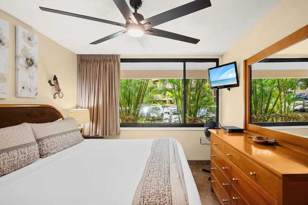 Kamaole Sands 7-109 - Romantic Getaway, Beautiful Renovation, Large Lanai, & AC!