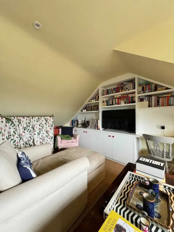 Homely Flat W/terrace, 3 Mins to Battersea Park