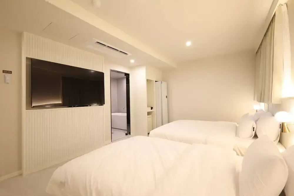 Changwon Denbasta Hotel Myeongseo