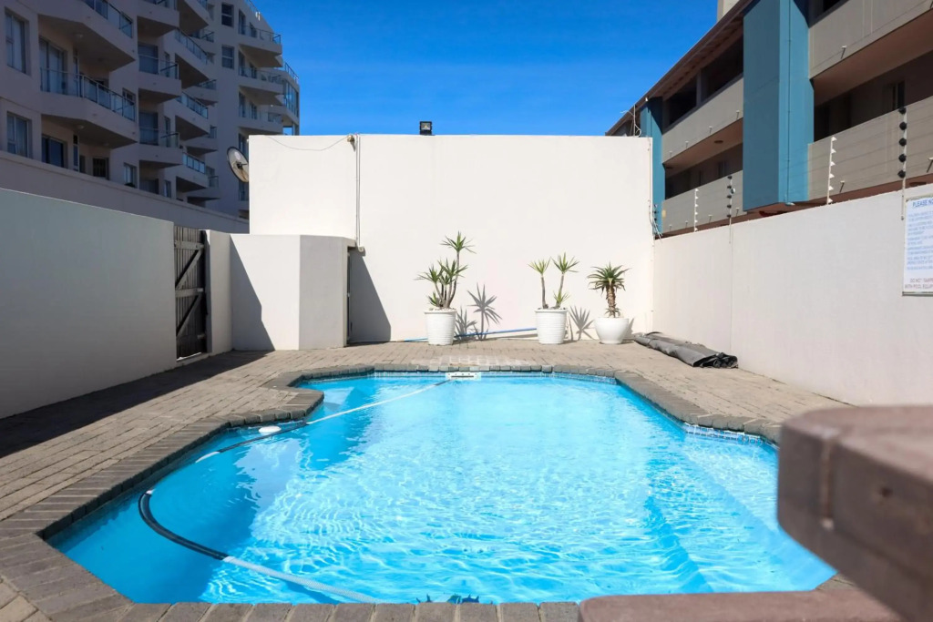 Lovely 2 Bedroom Oceanfront Apartment with Sea Views