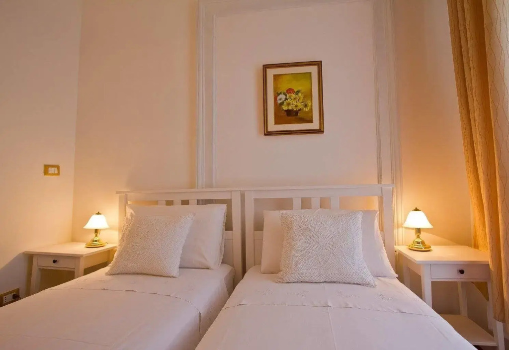 Golden Rooms Bed & Breakfast