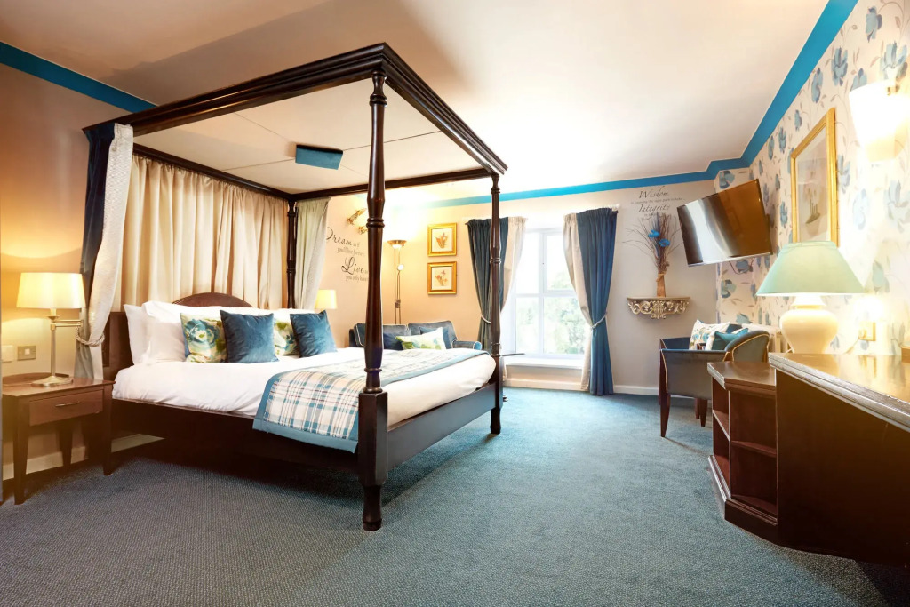 The Hillcrest Hotel