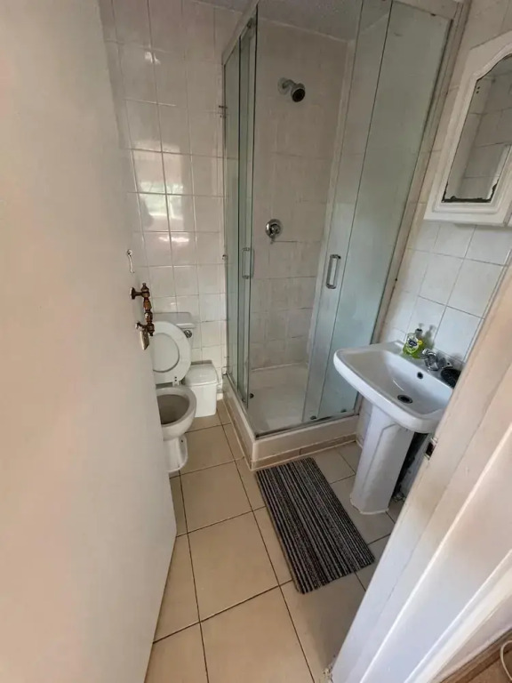 3BR Home Near Hounslow West Tube Station