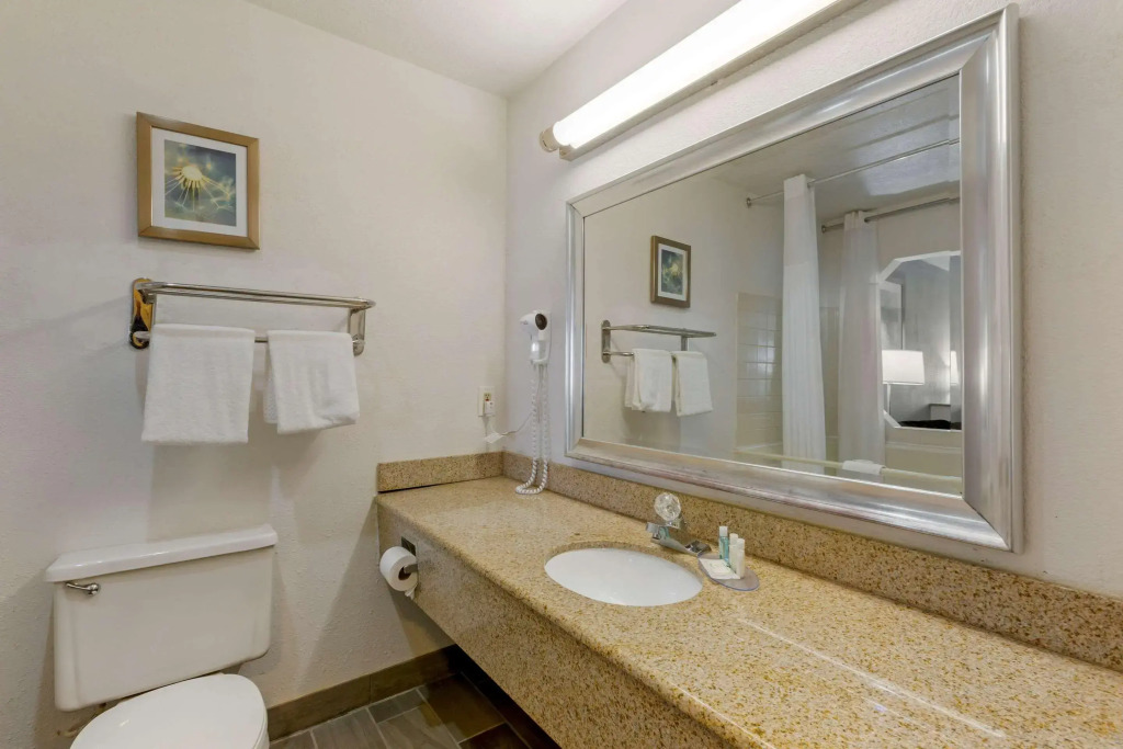 Quality Inn Alexis Rd