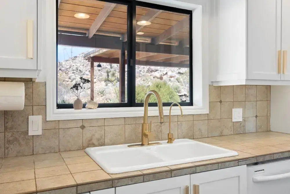 Moonbeam Mountain - Stylish Home W/private Boulders + Hot Tub! 4 Bedroom Home by RedAwning