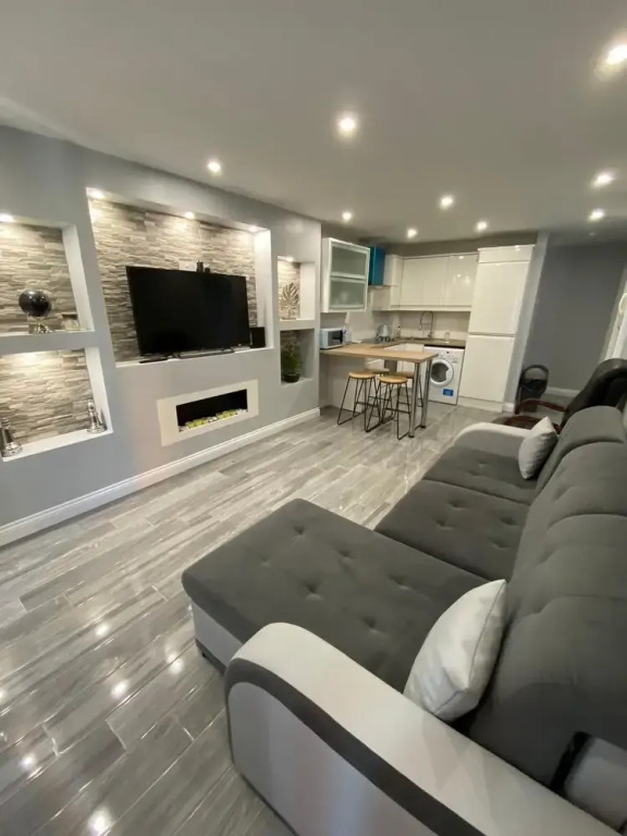3 bed apartment near Temple Bar
