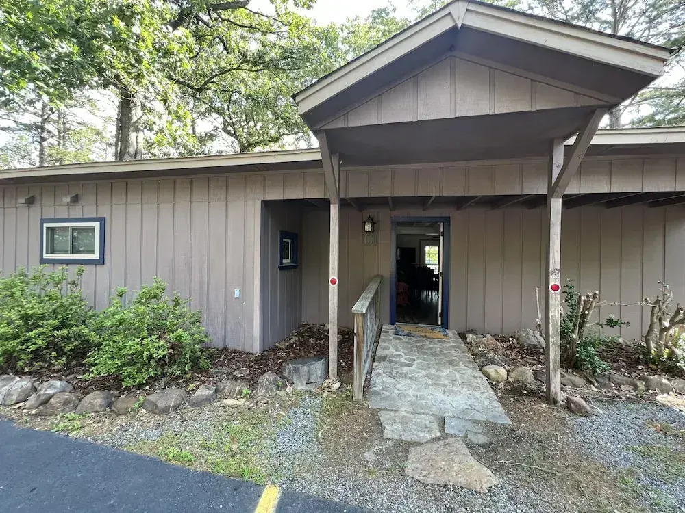 C1 - Mountain Harbor Lodge cottage on Lake Ouachita