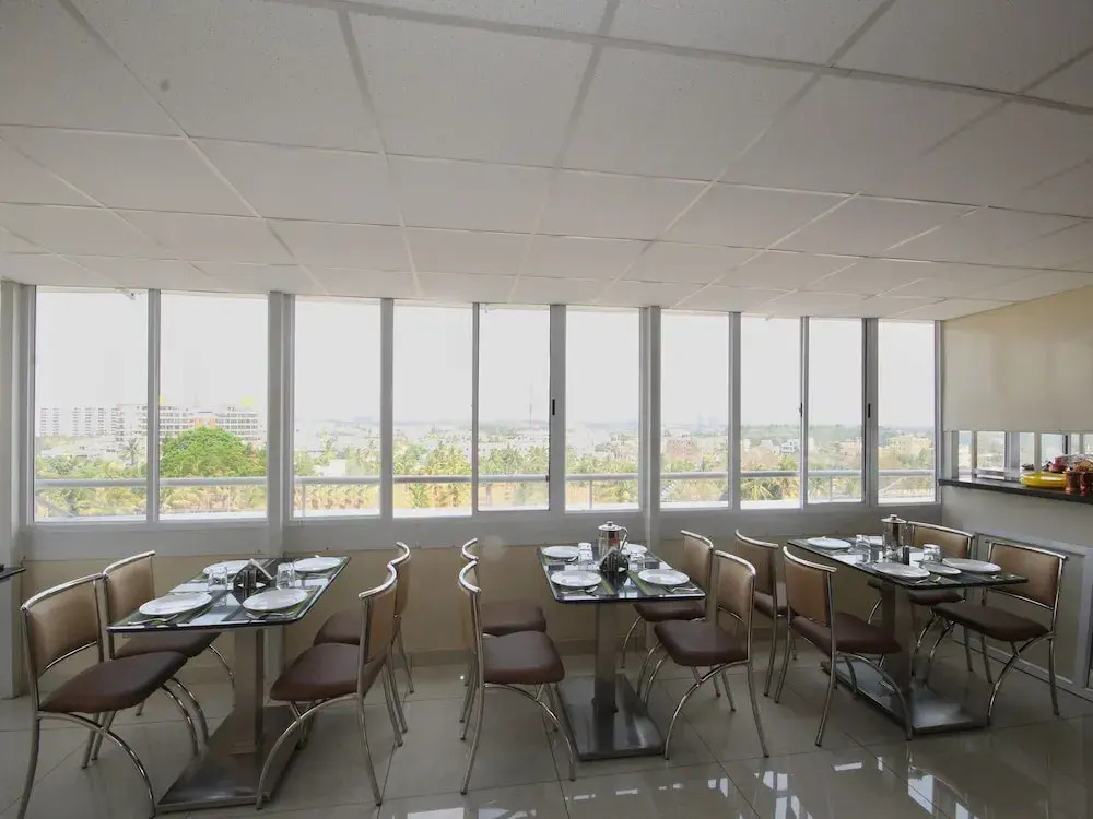 Hotel Golden Amulya Rest Wings Near International Airport