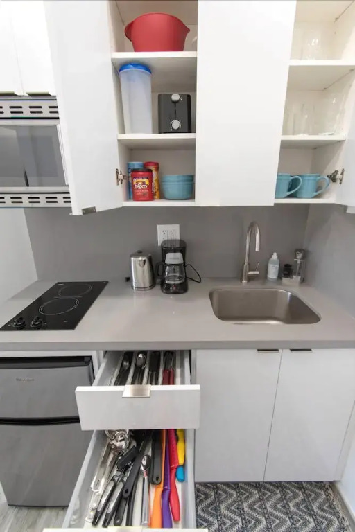 Trendy 1 BR W/parking Space & Walk to the Beach #8