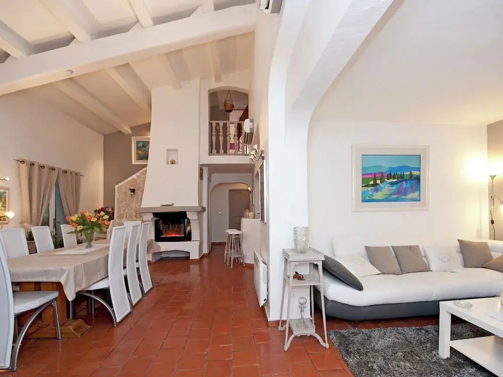 Villa in Bagnols with Pool & Near Nature Parks