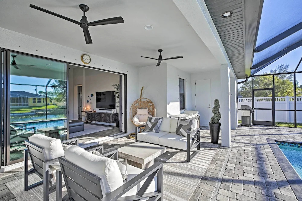 Sun-Seekers Getaway: Lavish Cape Coral Villa