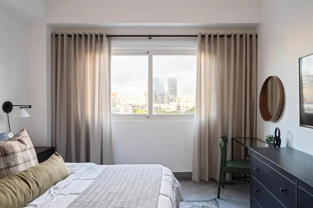 King-pool-CityView-Gym-WiFi-1br-YellowKey
