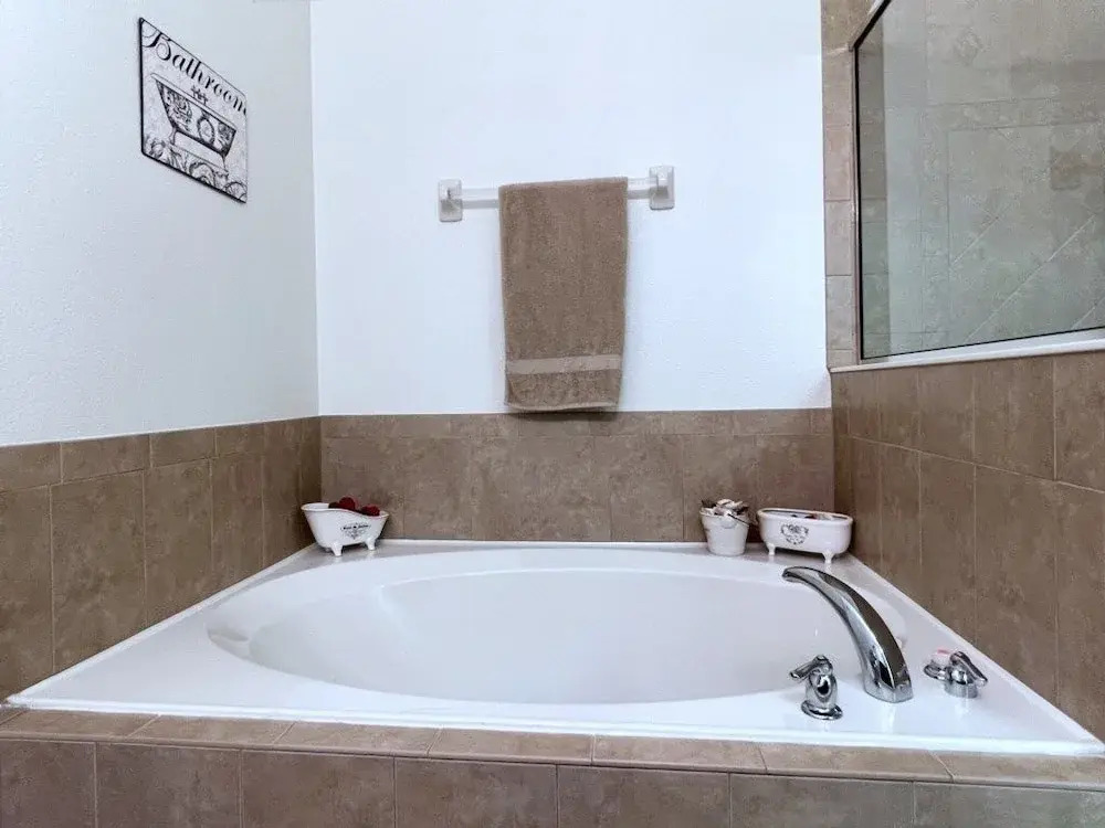 Cozy 4 Bed 3 Bath Pool Hm with Game Room-4450NP