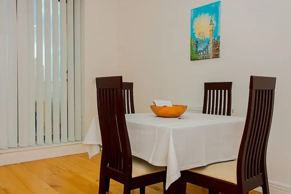 Beautiful 3 Bed Penthouse with Gym