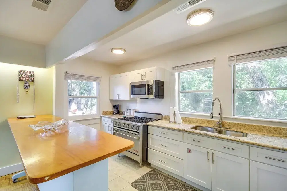 Long Beach Cottage, Walk to Beach & Downtown!