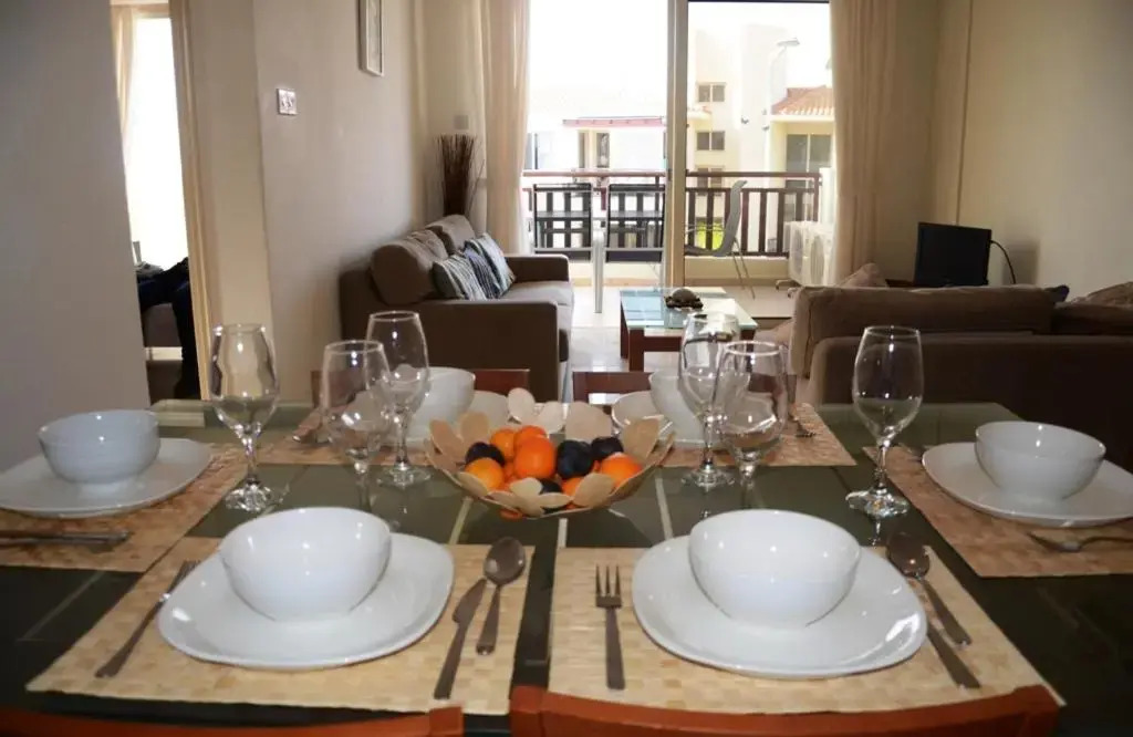 2 bedroom apartment E8 located pool level, sea view, FREE WIFI