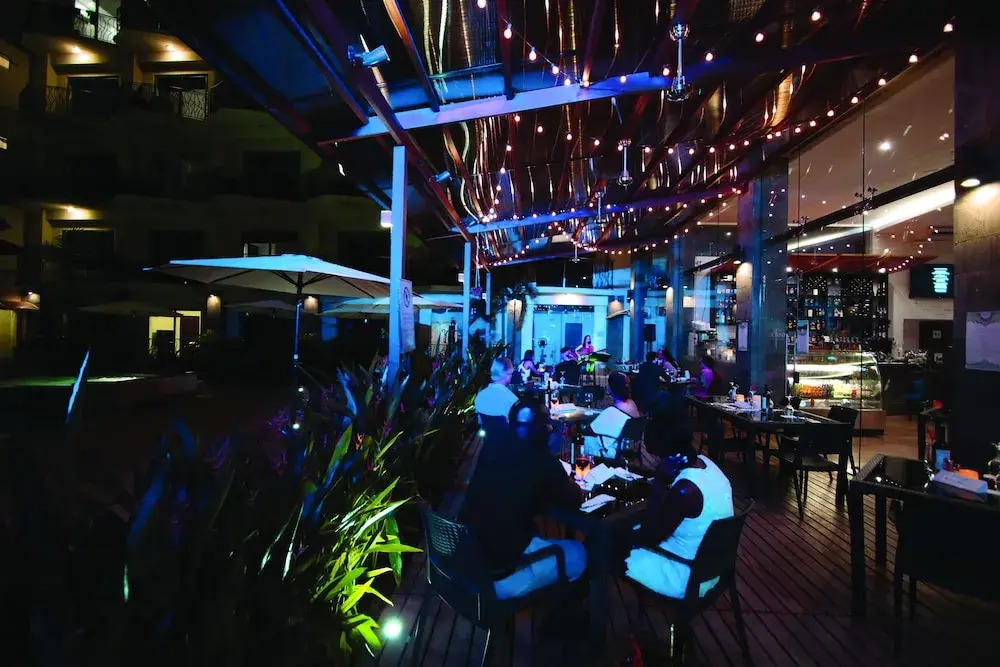 PACIFIC SUITES Boutique Hotel and Bistro
