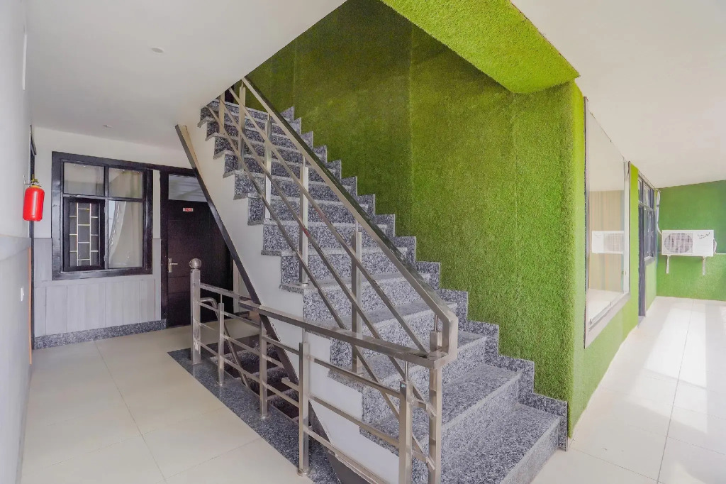 OYO Flagship 80151 Hotel Platinum Inn