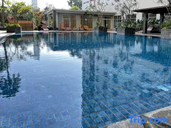 COZY 2BR Pinewood Apt Jatinagor w/ Wi-Fi & Pool