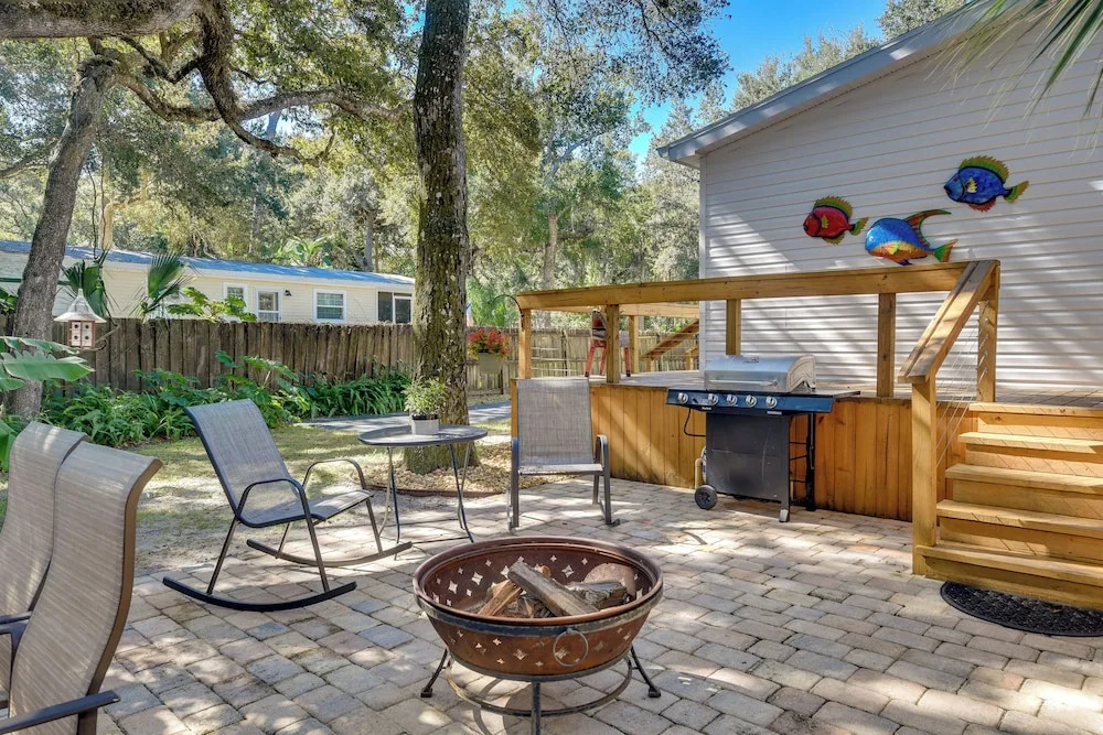 The Hammock Cottage w/ Fire Pit < 1 Mi to Beach!