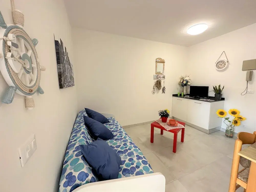 Charming Studio Just a Short Walk From the Beach
