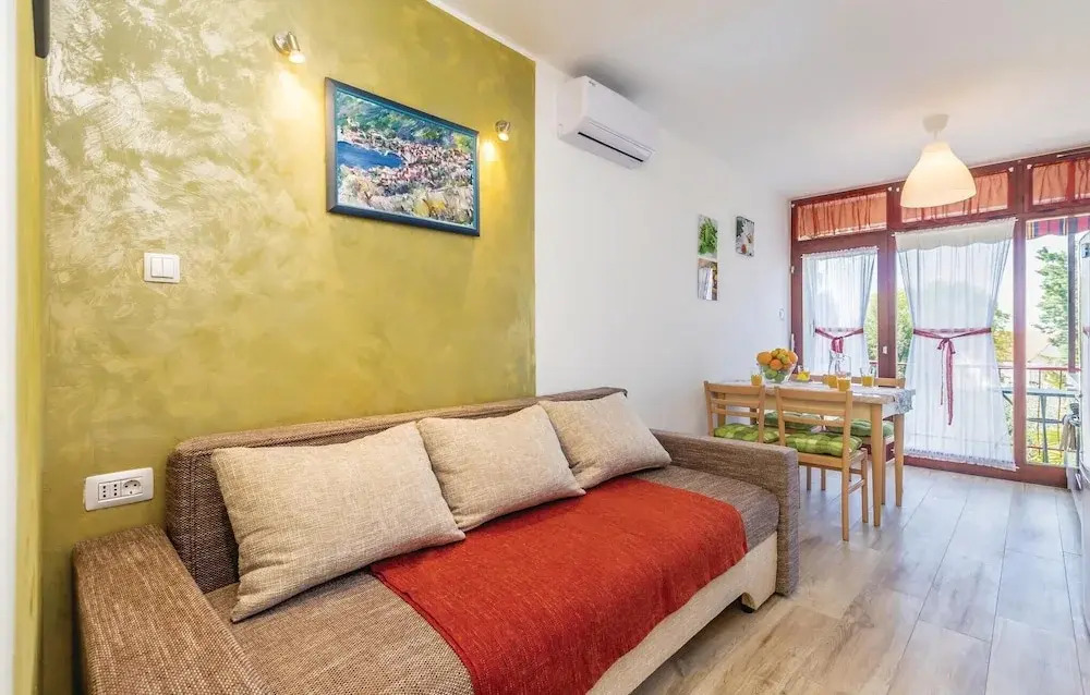 Awesome Apartment in Malinska With Wifi and 2 Bedrooms