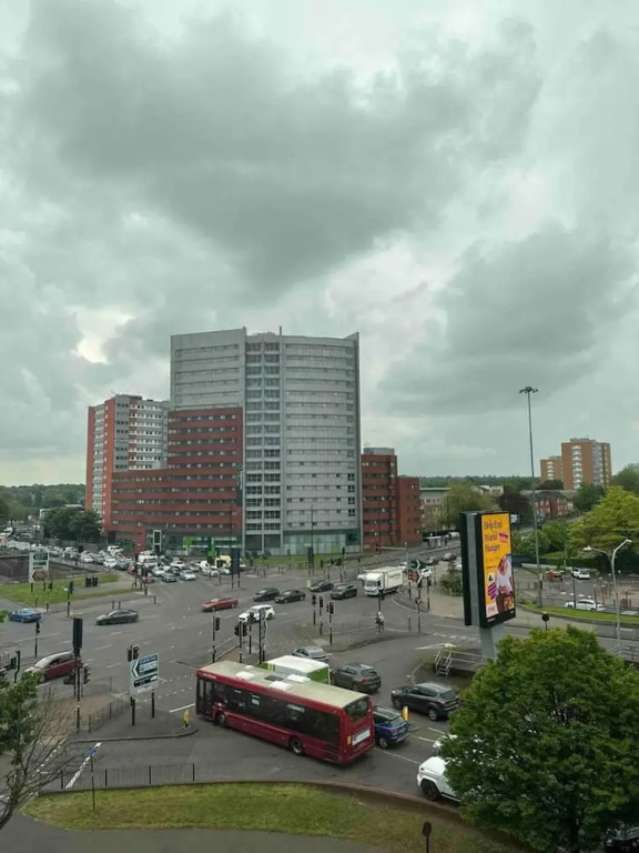 Modern 1-bed Apt, Sleeps 2 in Birmingham