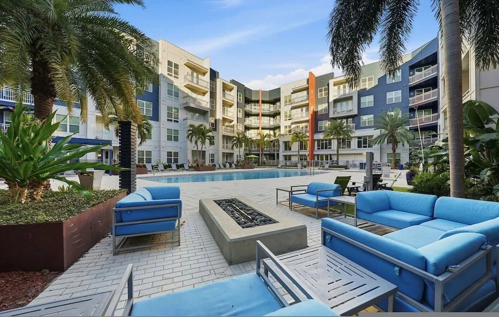 Modern 2BR w Pool Pet-friendly Unit 19