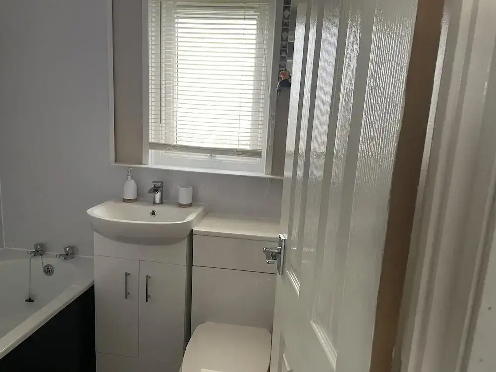 2-bed Seaside Retreat - Sleeps 5 & Parking