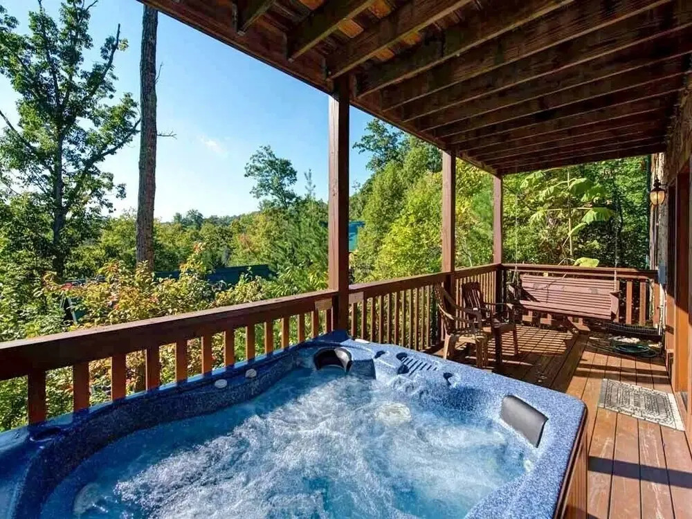 Knotty N Nice 2 Bedroom Home with Hot Tub