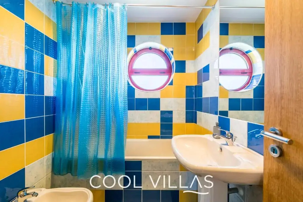 Villa AcquaMarina - 5 bedroom, water front villa
