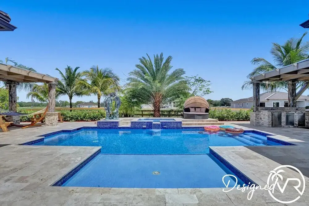 Villa wpool mini-golf firepits