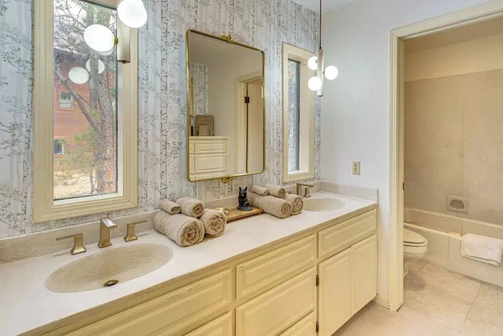 Luxury Home w/ Hot Tub & Mtn Views in Angel Fire