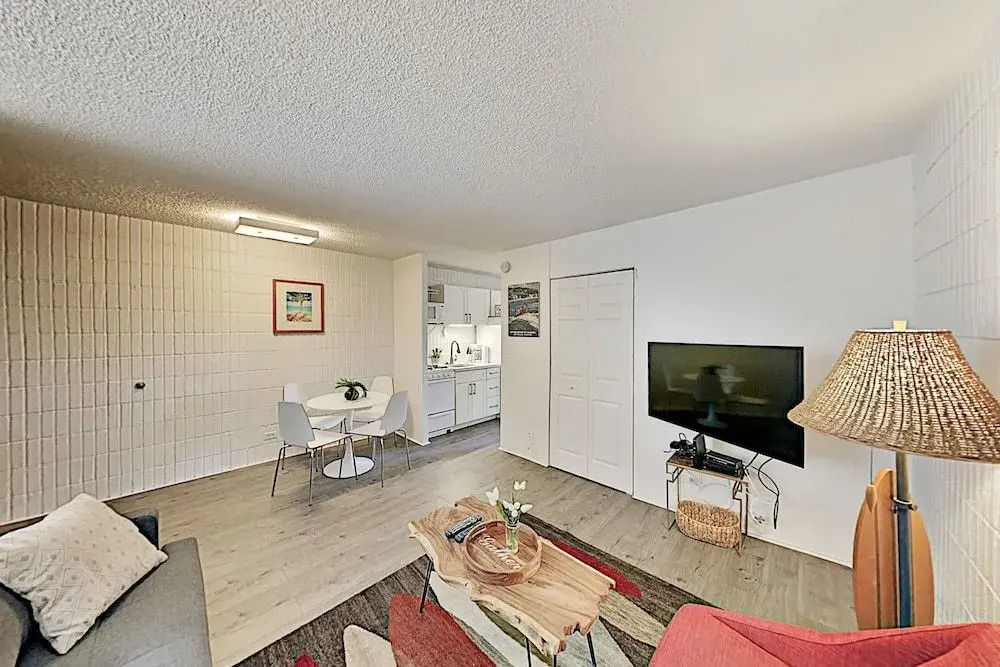 Kalakauan 511 1 Bedroom Condo by Redawning